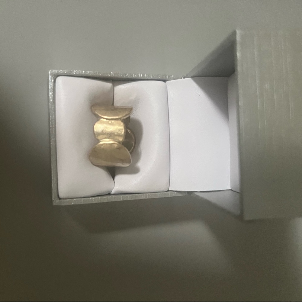 Like new never worn size 6 brass ring